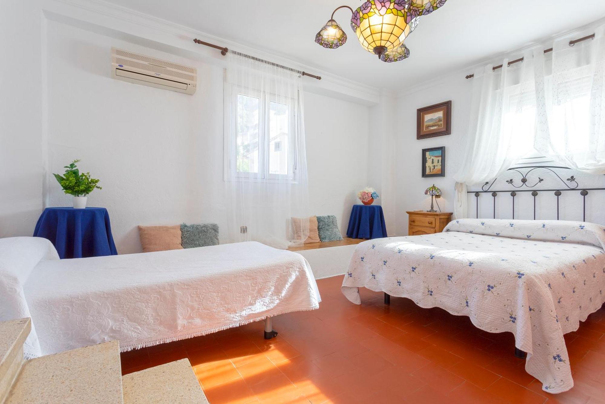 Casa Jardín del Olivar con Piscina privada Alcaucín Exterior foto