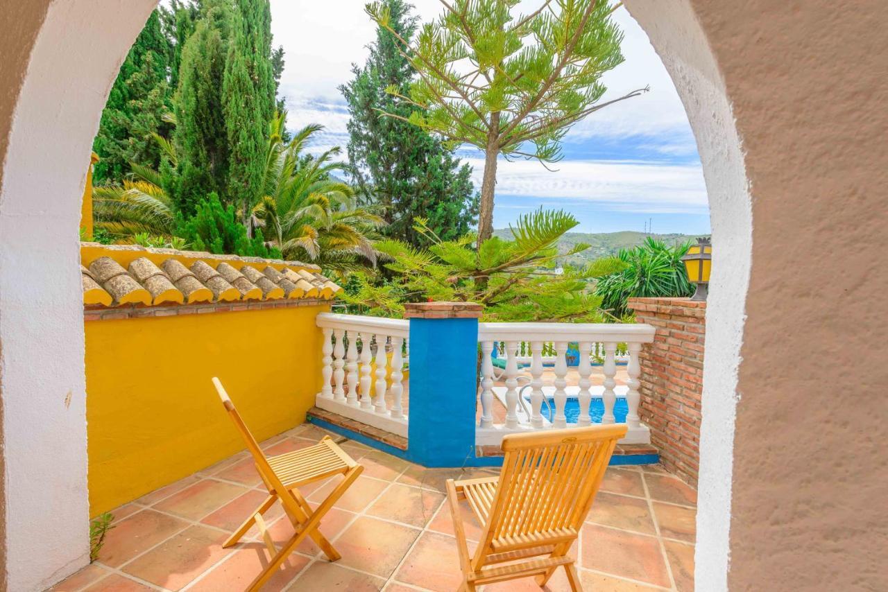 Casa Jardín del Olivar con Piscina privada Alcaucín Exterior foto